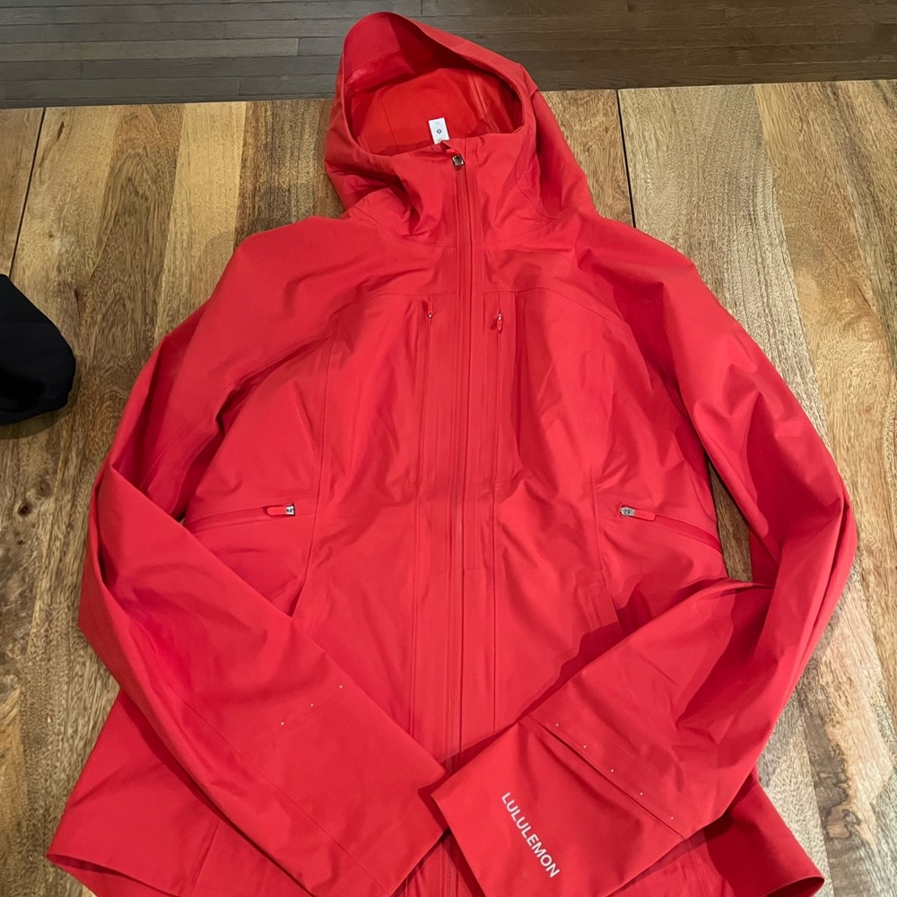 New with tags Lululemon Break a Trail Jacket sz 10